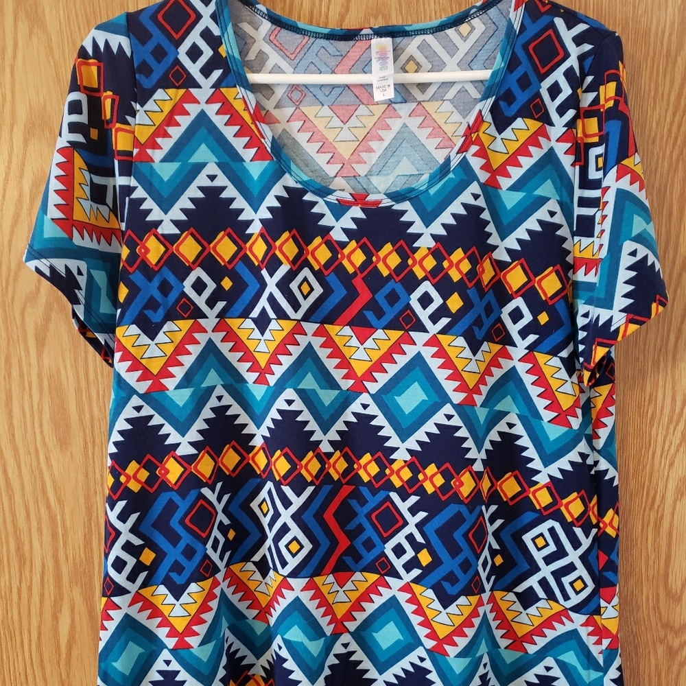 LuLaRoe classic tee